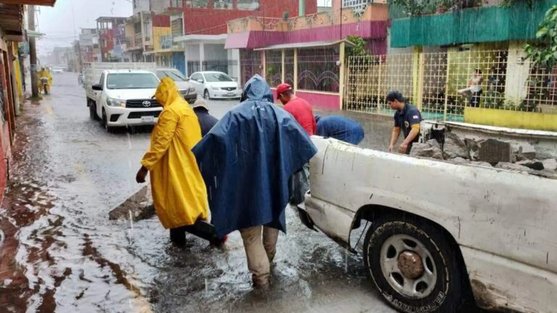 Cárcamos operando pero Villahermosa y Nacajuca continúan anegadas